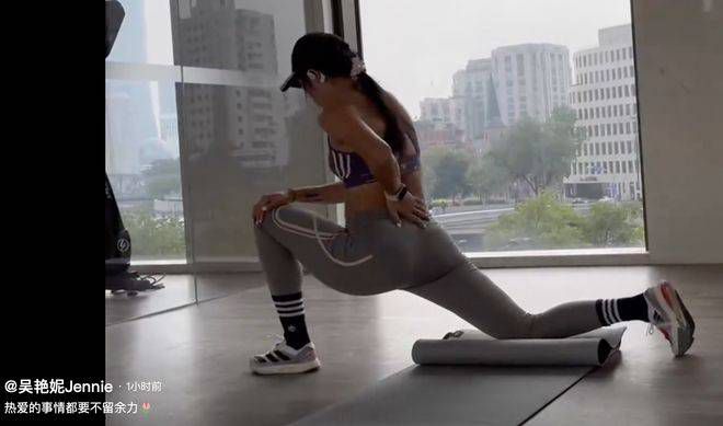 白袜腹肌