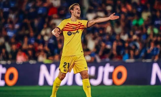 黑丝美女被爆艹